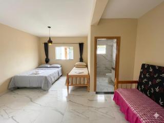 Casa Espaçosa com Piscina, 4 Quartos e Ar-Condicionado - 3