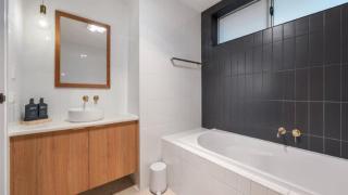 Tucked Amongst The Gum Trees, Just Moments From The Beach, Greenly Beach House - 2