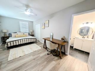 5mi to SeaWorld, King Bed, Sleeps 8, Cowboy Moon - 5