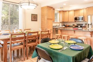 Great Location Spacious Condo Pool and Hot Tubs - 2