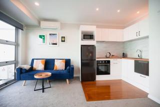 Location Location! Waterfront Studio with Parking - 8