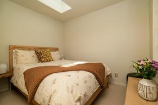 Luxury Hagley Park Townhouse with Office Setup - 3