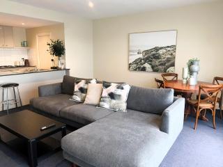 THE WATERFRONT APARTMENTS 2 Bedroom Bay View Apartment located on the Geelong Waterfront - 4706 - 2