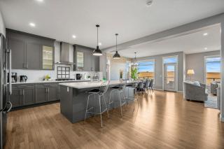 Spacious Family Retreat with Hot Tub, Pool Table, Gym - 7