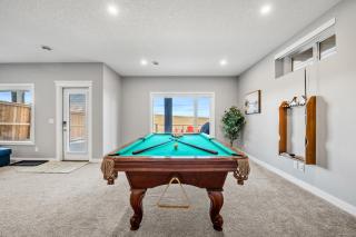 Spacious Family Retreat with Hot Tub, Pool Table, Gym - 9