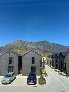 Luxury Queenstown Villa & Carpark - 5