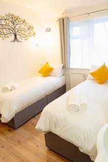 Modern 2 bed Bromley House - 2