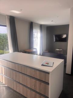 Christchurch City 1BR Accessible & Parking - 5