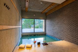 The Retreat Villa by ELIVAAS Prive 4-BHK Villa with Plunge Pool, Bathtub and Jacuzzi - 8