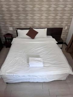 White Apartment Near My Khe Beach Central Da Nang - 6