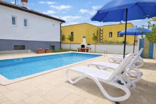 Cozy villa with pool for 6 in Umag - 0