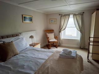 Arvonia sleeps 7, sea views, dog friendly - 8