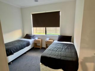 Stunning 5 x Bedroom Holiday Home in Donnybrook 29KM from Airport! - 5