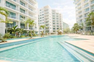 Luxury Coral Coast Retreat - Waterfront 3BR - 7