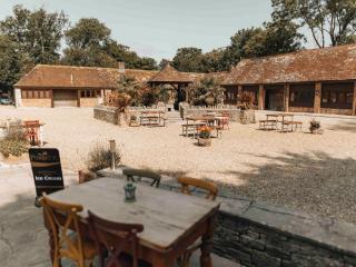 Kingston Country Courtyard - 0