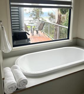 The Tamar Ridge Apartment 10 - King Suite Amazing River Views - 1