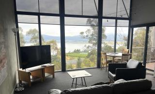 The Tamar Ridge Apartment 10 - King Suite Amazing River Views - 8
