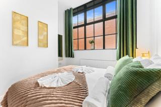 2 Double Beds - Sleeps 4 - Parking - Wifi - 7