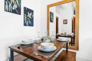 2 Double Beds - Sleeps 4 - Parking - Wifi - 8