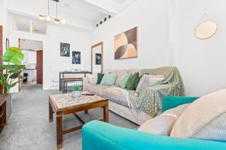 2 Double Beds - Sleeps 4 - Parking - Wifi - 0
