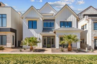 Six-Bedroom House - 5