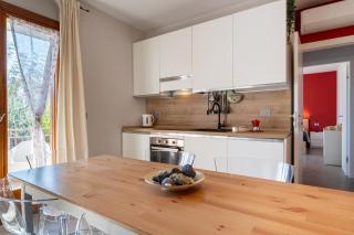 GuestHost - La Romantica - Lovely Apt with Terrace - 4