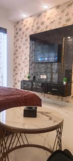 Craviq Hotels & Resturants - 1