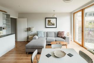 Shiny & Comfy stay with Underground links nearby! - 3