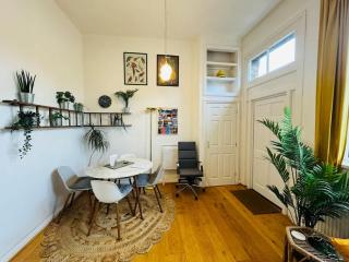 Superior Safari Themed Flat with Parking - 9