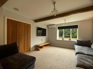 Welcome To Wrexham - Hot Tub Luxury 5 bed House - 6