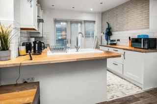 Central Manchester Family-Friendly Home with Free Parking and Workspace - 5