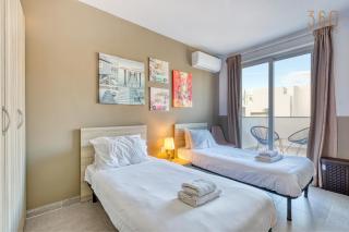 Spacious 5BR Apartment with Private Terrace and Ensuite Rooms - 5