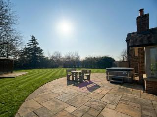 Welcome To Wrexham - Hot Tub Luxury 5 bed House - 4