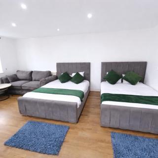 Canary Wharf O2 Excel Apartment with Balcony & Parking - 9