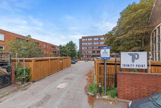 2 Bed Apartment in Central Gravesend w Games Room - 4