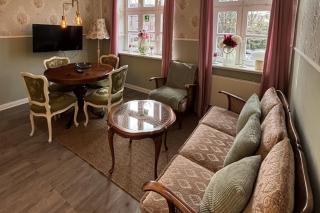 BoLA Ferienwohnung 24 Hamburg 2 SZ Parkplatz im Bridgerton Stil - 2