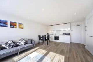 1 Bed Apartment in Central Gravesend w Games Room - 9