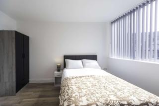 1 Bed Apartment in Central Gravesend w Games Room - 6