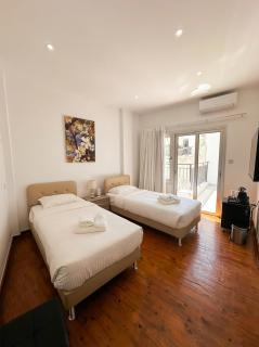 Studios with Balcony and Breakfast by Kentrikon Hotel in Old Town - 5