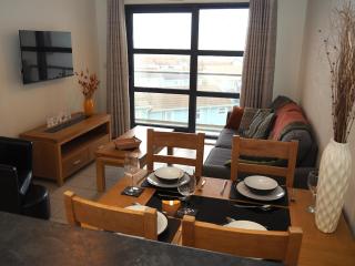 Deluxe Sea View Flat with Easy Access and Parking - 0