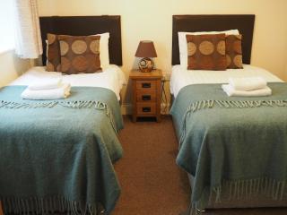 Deluxe Sea View Flat with Easy Access and Parking - 4