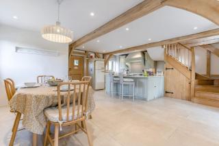 2 Bed in Holmbury St. Mary oc-l33465 - 2