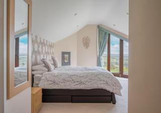 Spacious Barn Conversion 4 Bedroom Hot Tub - Pass the Keys - 7