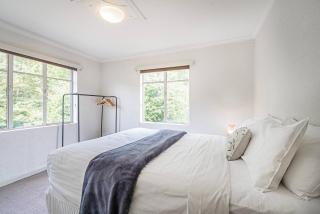 Red Clover - City Fringe Calm, Comfort & Convenience - 9