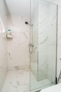 Bright 2-Bedroom Apartment with Balcony & Parking - 1