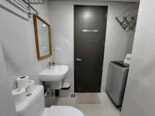 Baseline Prestige Studio with Free Parking & Wi-Fi - 7