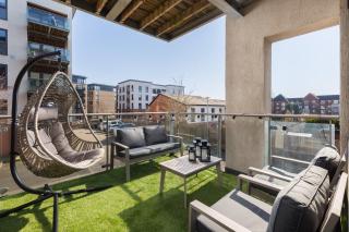 Stylish 2 Bedroom in City Centre With Balcony and Gated Parking - 5
