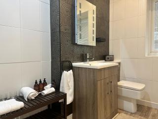 Double Ensuite Ground Floor Easy to Cardiff - 7