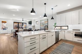 Modern Bentonville farmhouse Bentonville Escape! - 2