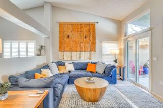 Modern 3BR Home with Pool Jacuzzi Games Room - 9